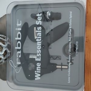 NWT Wine Essentials Set